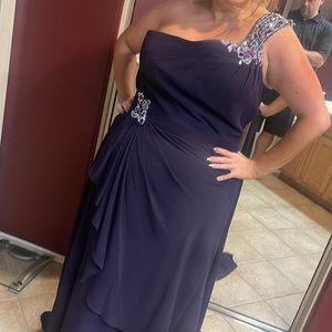 Atelier Clarisse Formal Gown Sz 22